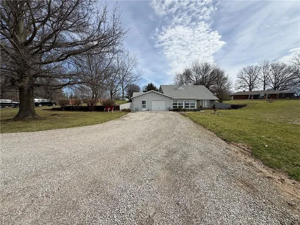 11960 Little Ln, Lexington, MO 64067