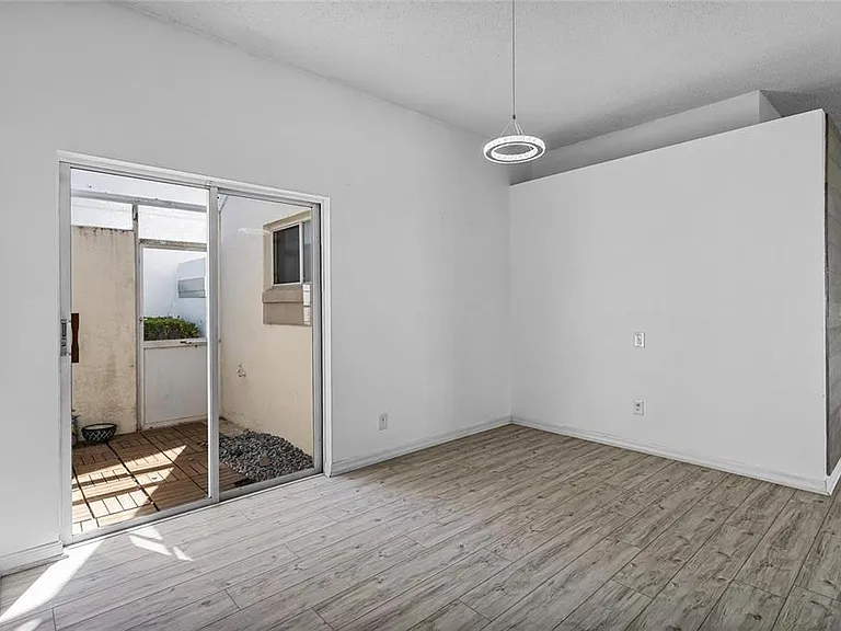 5673 Parkview Lake Dr — Photo 12
