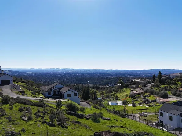 2290 Newgate Court, Santa Rosa, CA 95404