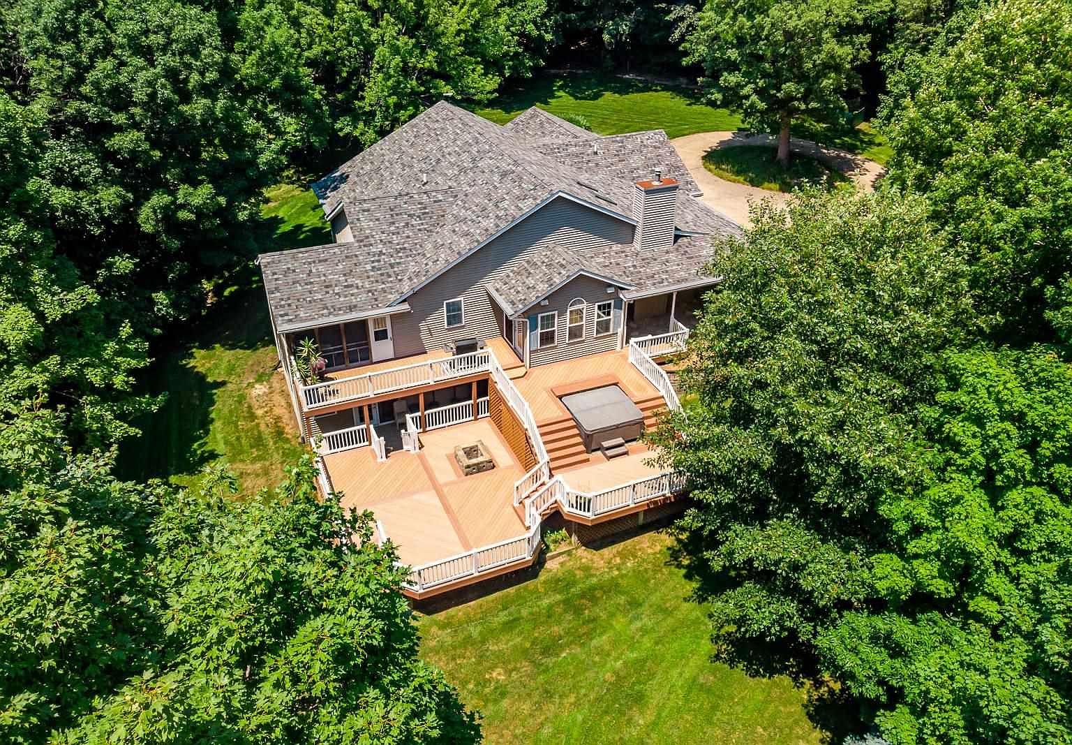 1000 Woodland Ln, Le Claire, IA 52753 Zillow