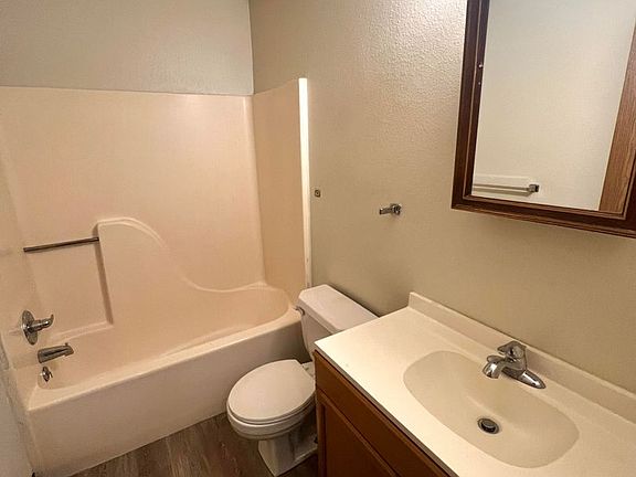 3rd image of 914 Boston Way #4