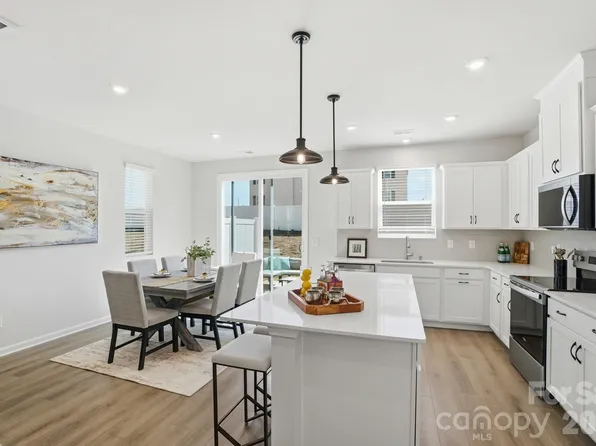 5234 Wyes Oak Ln, Charlotte, NC 28269