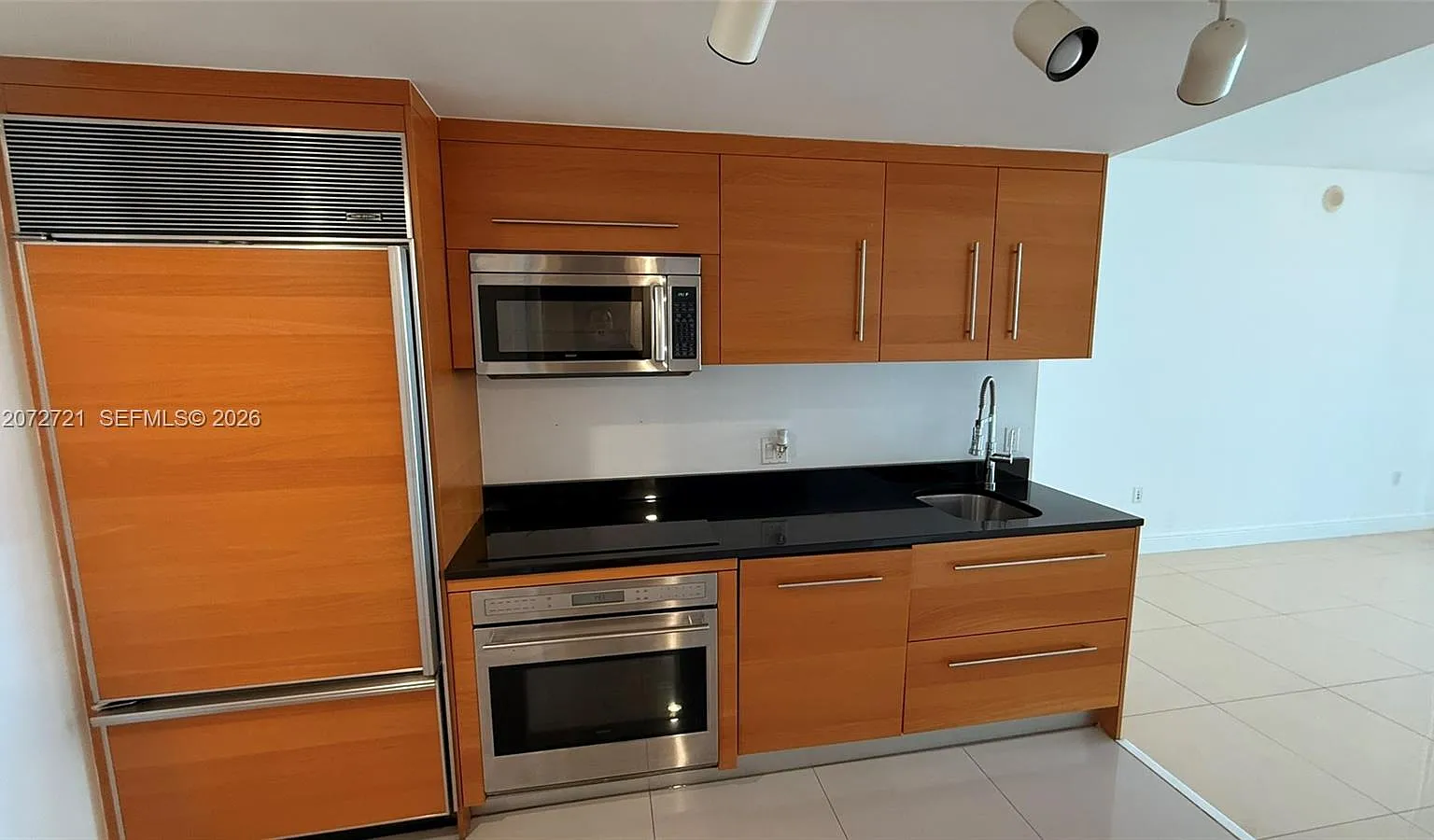Iconbrickell Condo No 1 — Photo 4
