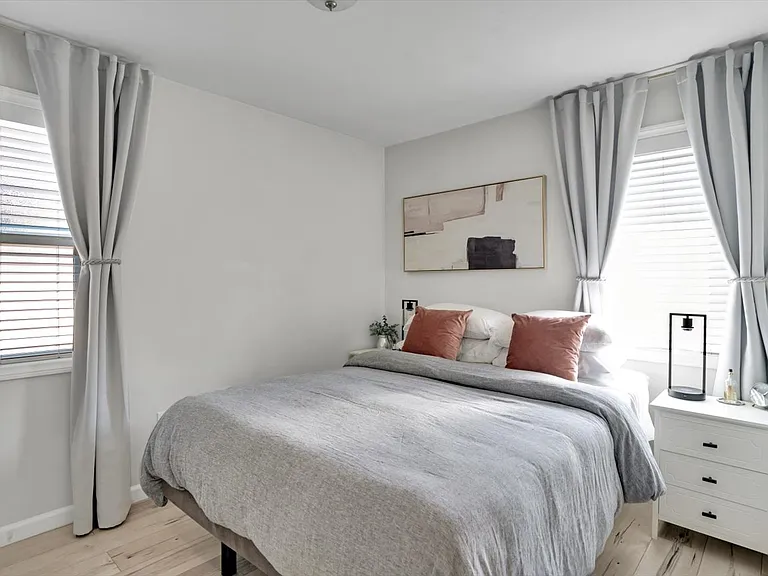 1138 W 52nd St — Photo 21