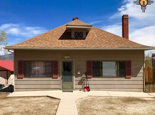 617 S 6th St, Raton, NM 87740