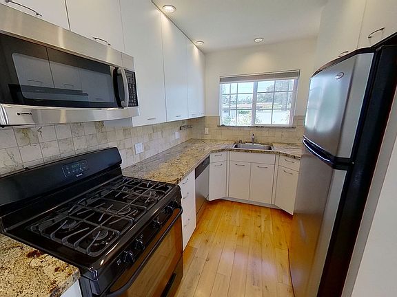 5th image of 328 W Pedregosa St #B