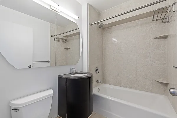 Rented by Greystar | media 6