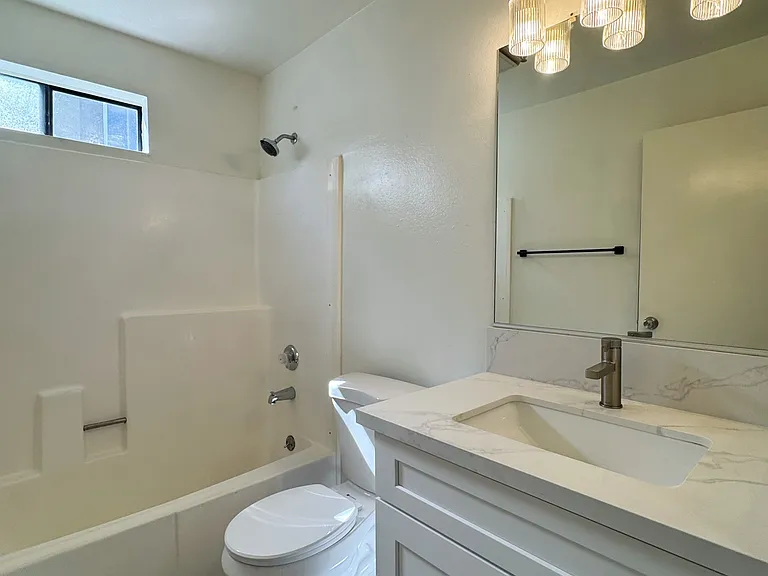 112 N Michigan Ave #9 — Photo 22