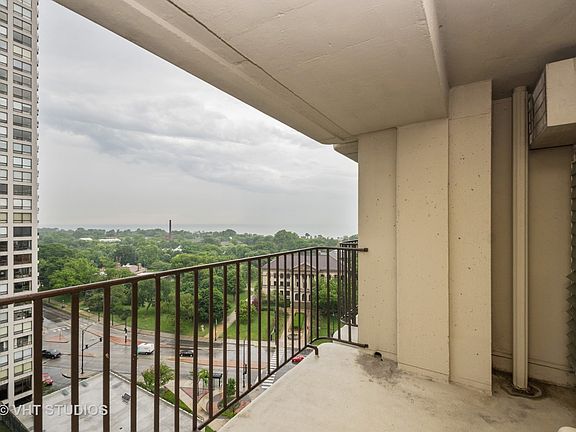 5th image of 1960 N Lincoln Park W APT 1411