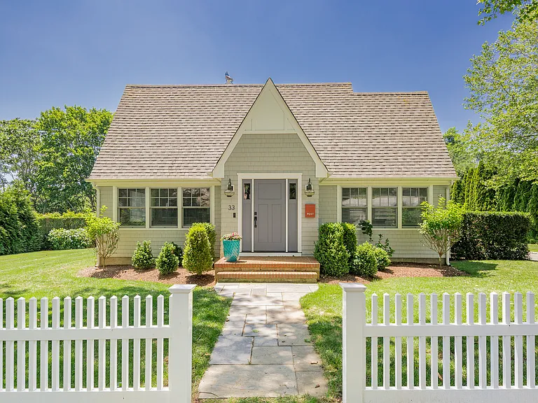 33 Talmage Ln — Photo 1