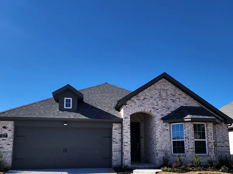517 Amenduni Ln — Photo 2
