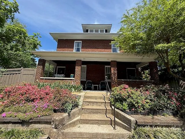 1 bed, 1.0 bath, 1231 sqft, $1,295 — Photo 1