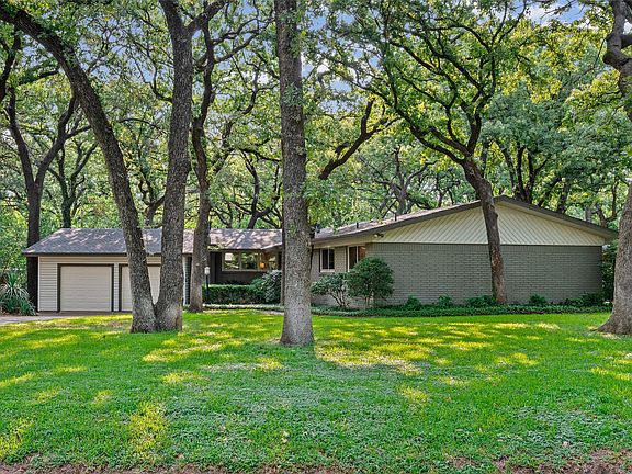 3rd image of 1201 Forrest Dr