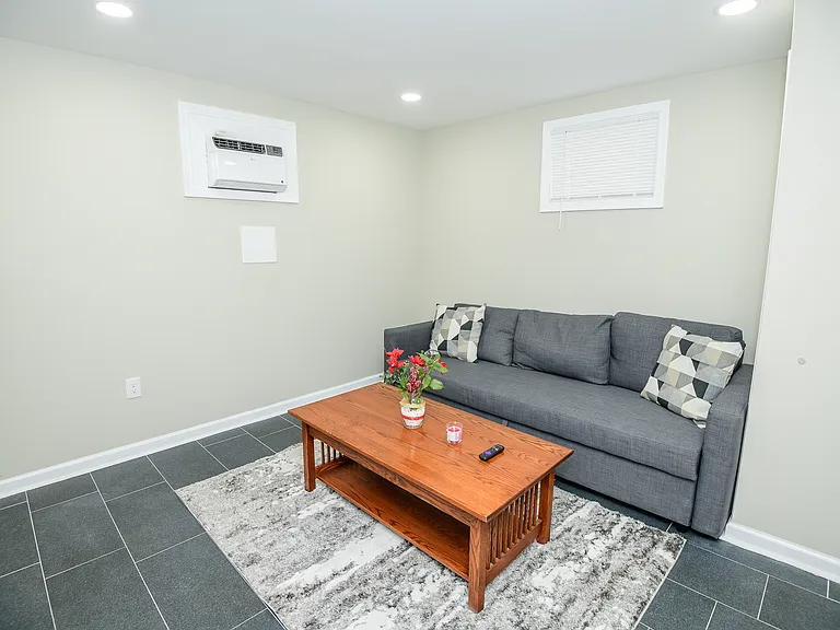 8007 Prince Georges Dr — Photo 17