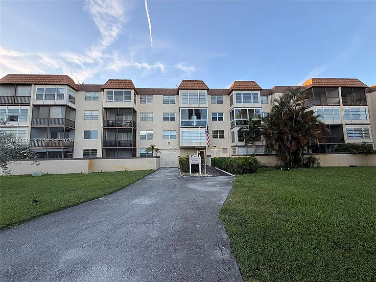 7000 NW 17th St #320 — Photo 16
