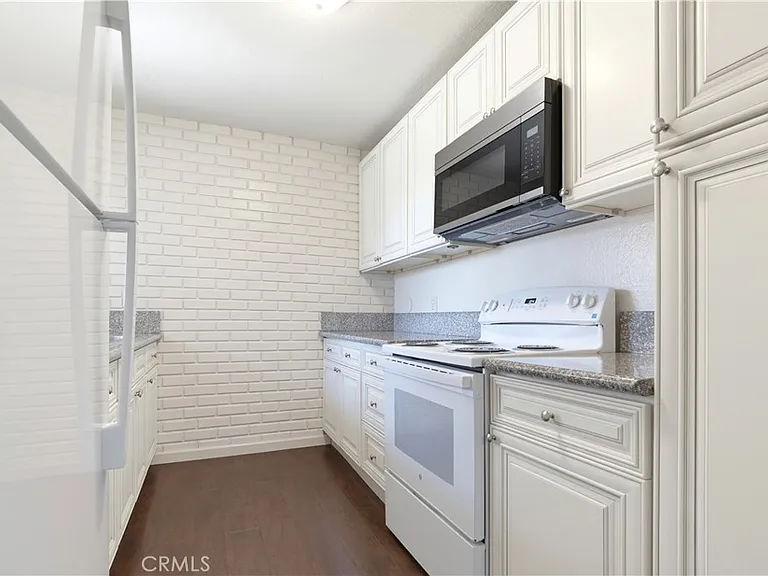 1067 S Citron St — Photo 11