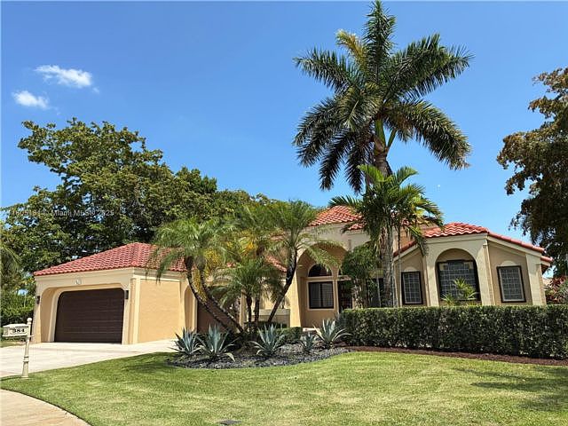 1st image of 384 Coconut Cir