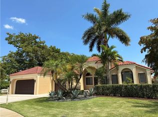 384 Coconut Cir, Weston, FL 33326