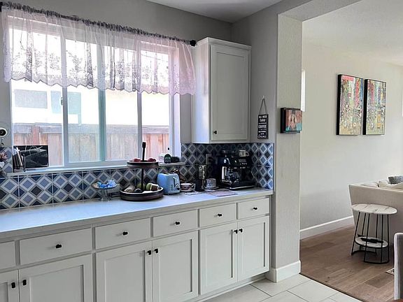 5th image of 343 Heron Way