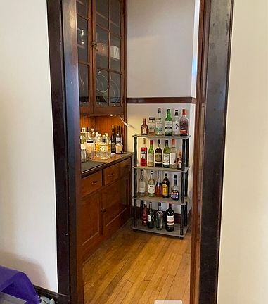 3rd image of 1921 W Argyle St APT 2