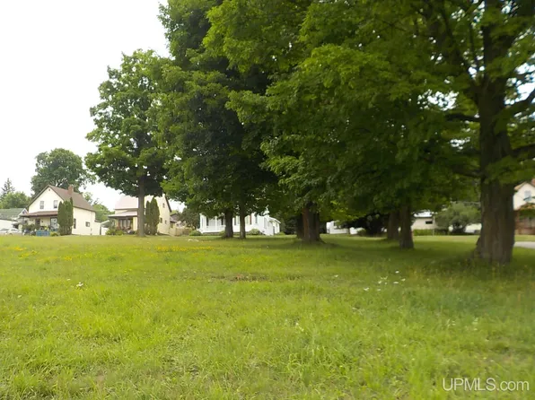 117 N 6th St, Crystal Falls, MI 49920