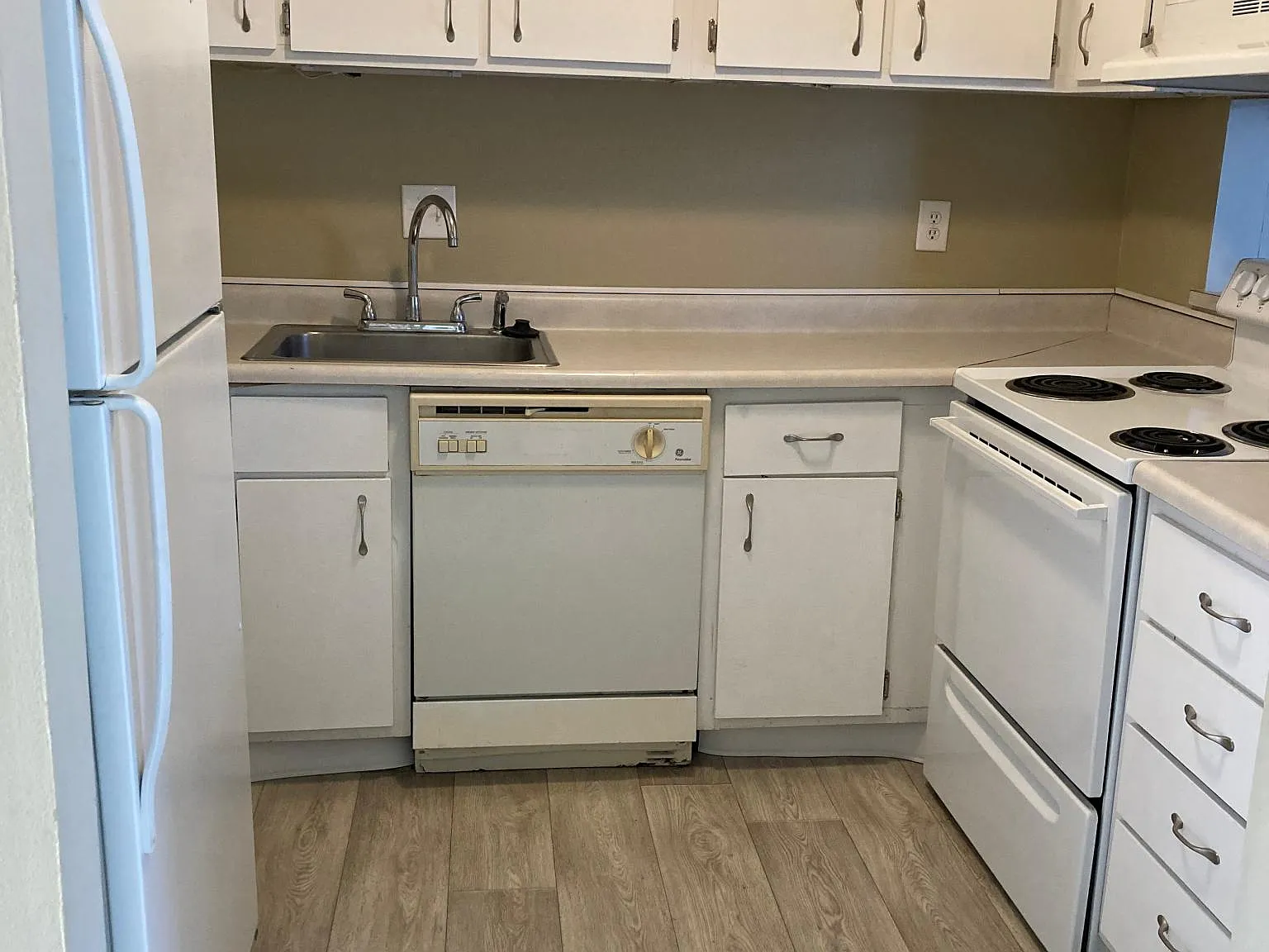 2 bed, 1.5 bath, 1184 sqft, $1,295 — Photo 3