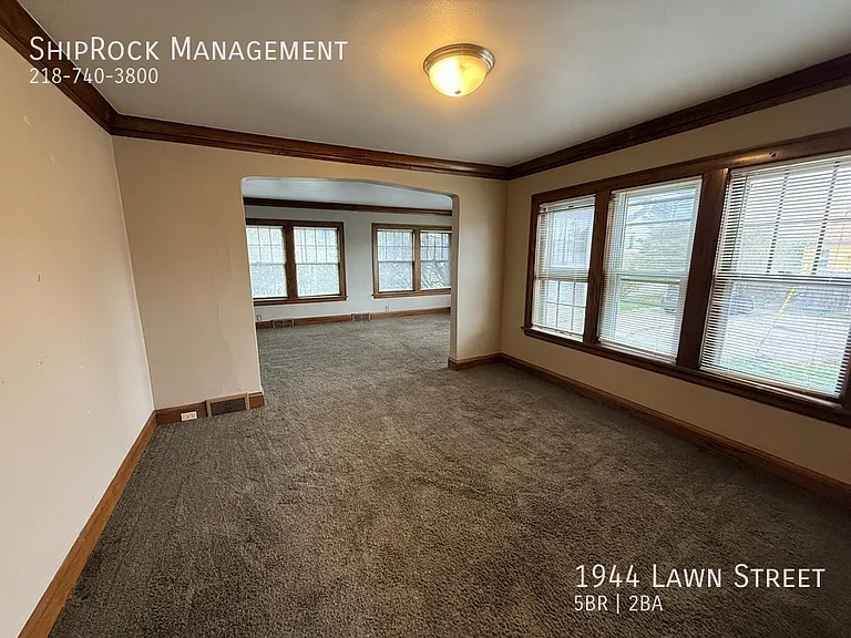 1944 Lawn St — Photo 4