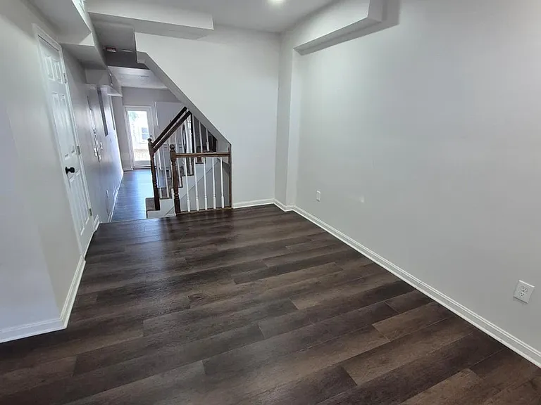 2015 E Fairmount Ave — Photo 2