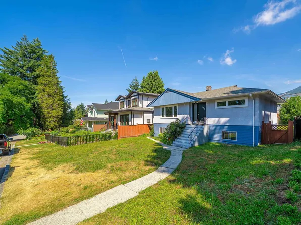 432 W 25th St, North Vancouver, BC V7N 2G2