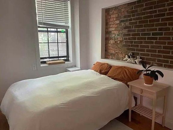 5th image of 320 Greene Ave APT 2