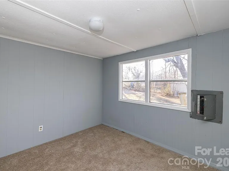 126 Poe Dr — Photo 26