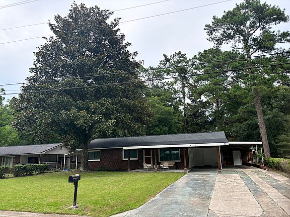 Front view of driveway