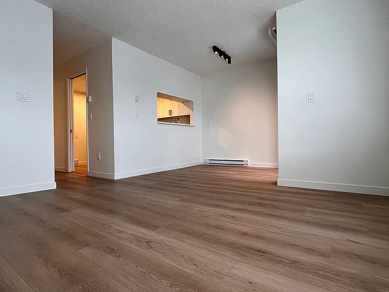 2225 Triumph St #416 — Photo 7