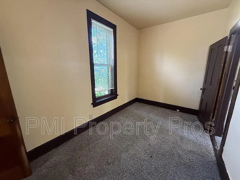 2439 N Dr William Finlayson St — Photo 11