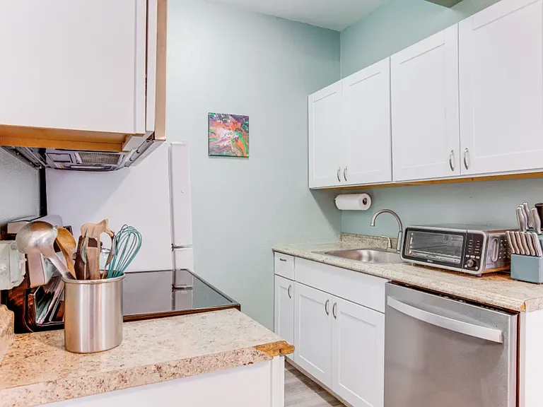 1109 N Emerson St #3 — Photo 6