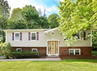 25 Augur Rd, Airmont, NY 10901