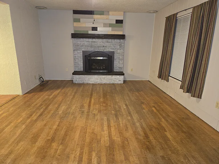 2900 Orleans St — Photo 2
