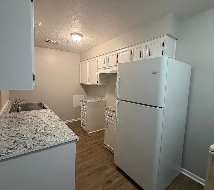 1st image of 616-716 W Calle Sur St #712