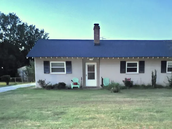 404 E Main St, Whitakers, NC 27891