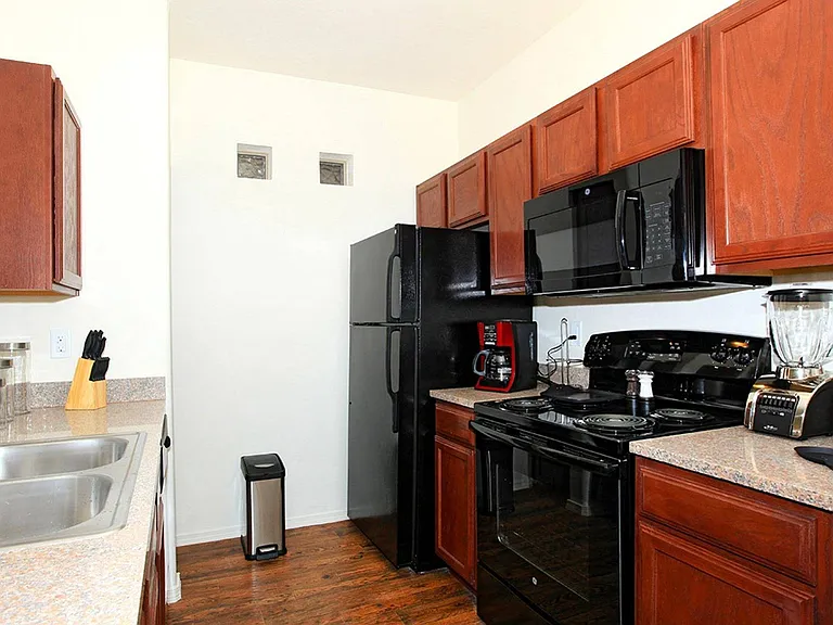 Raintree Apartments — Photo 13