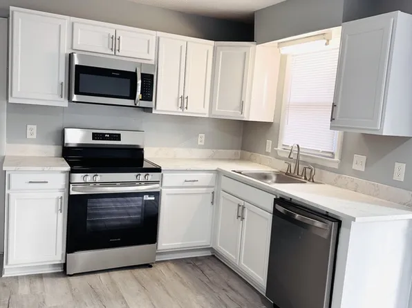6505 Belfast Ct, Fayetteville, NC 28304