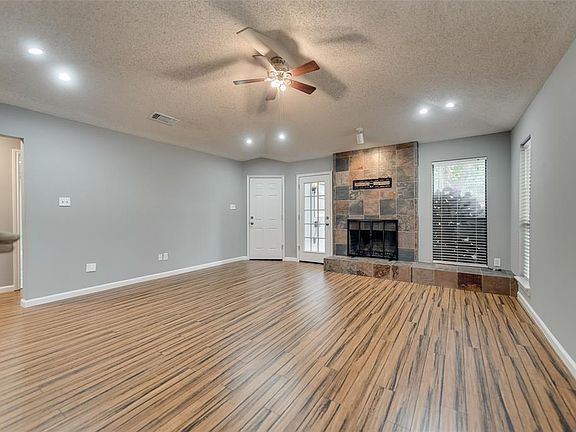 4th image of 2121 Cordoba Dr