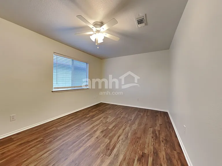 9749 Parkmere Dr — Photo 14
