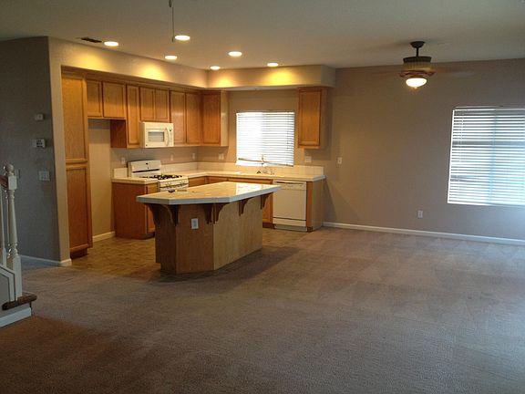 3rd image of 2690 Claret Cir