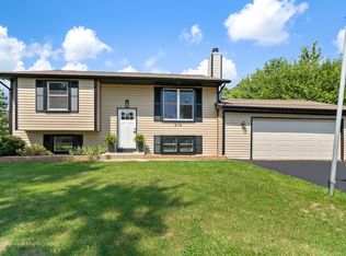 210 Tyler Creek St, Gilberts, IL 60136