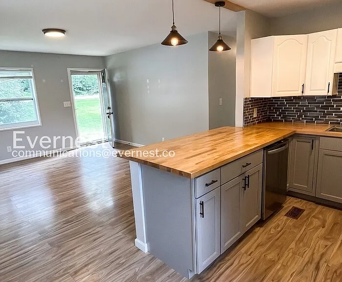 204 W Monticello Ave — Photo 4
