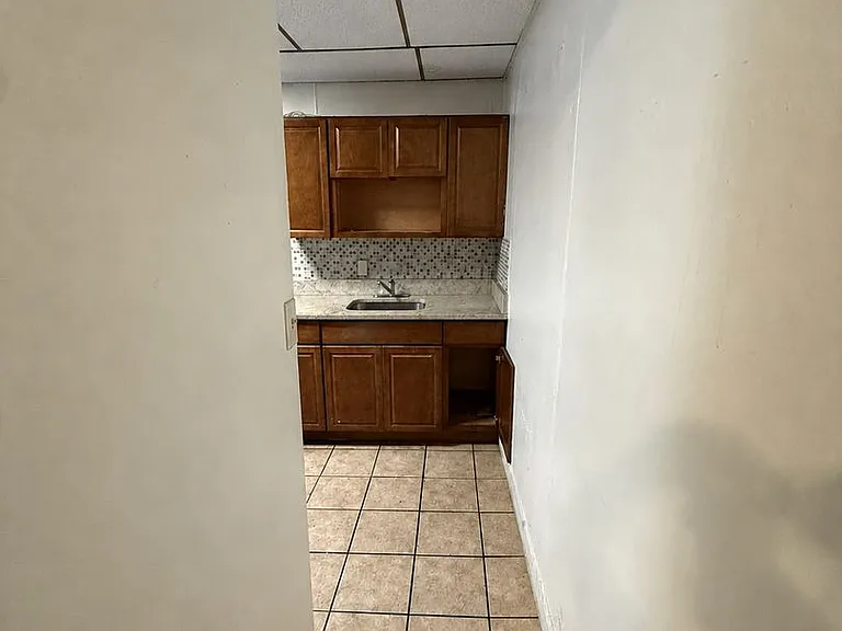 518 W Tilghman St — Photo 8