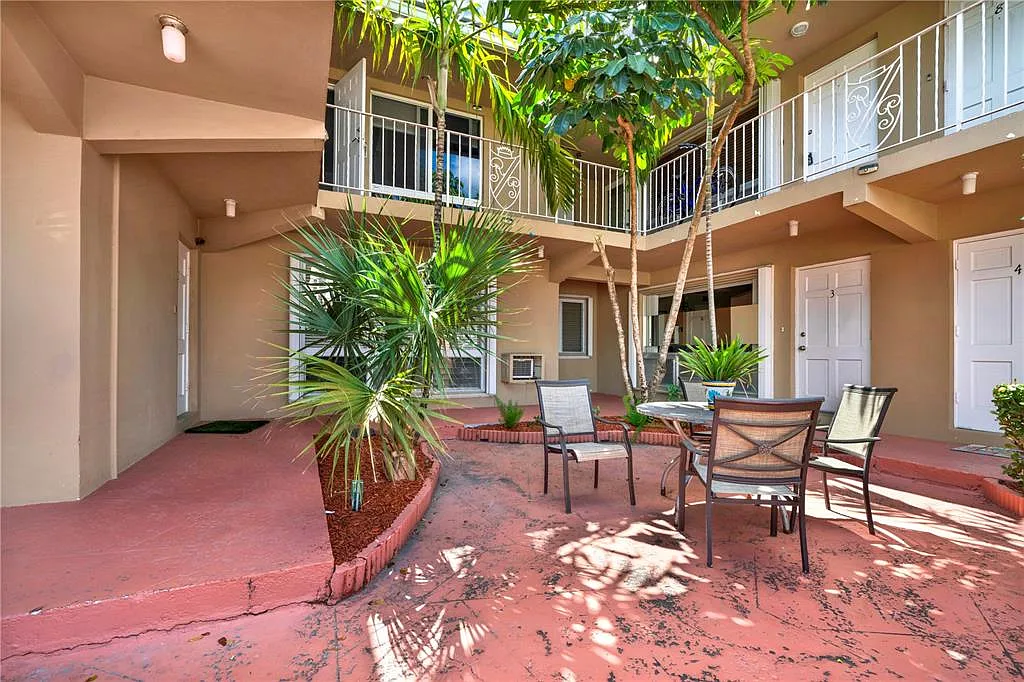 2 bed, 916 sqft, $2,500 — Photo 3