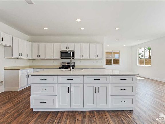 4th image of 83763 Avenida Verano