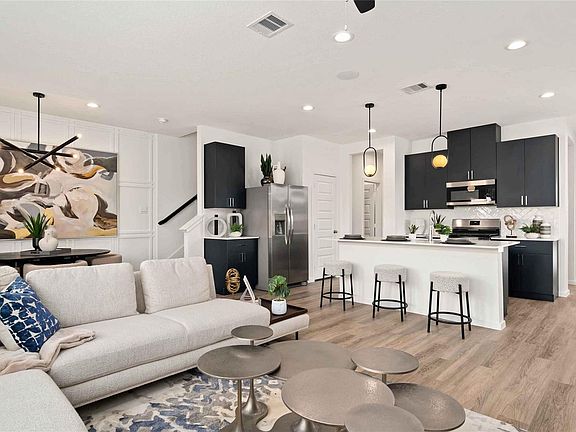 4th image of 1906 Olivos St